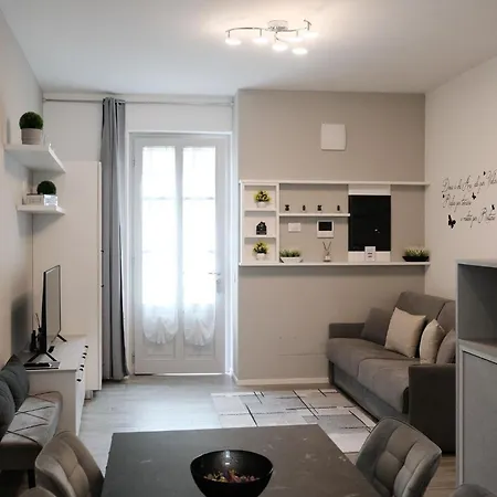 Lakeside Bliss With Free Parking