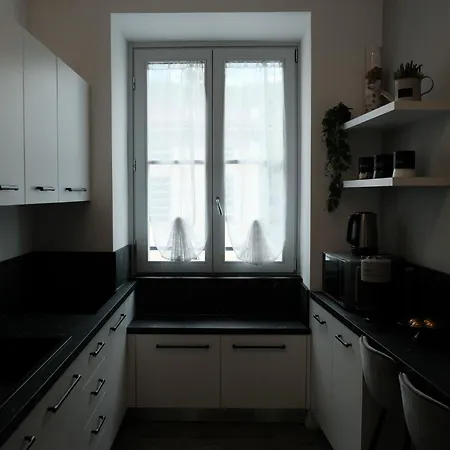 Lakeside Bliss With Free Parking *