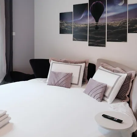 Апартаменты Lakeside Bliss With Free Parking Комо