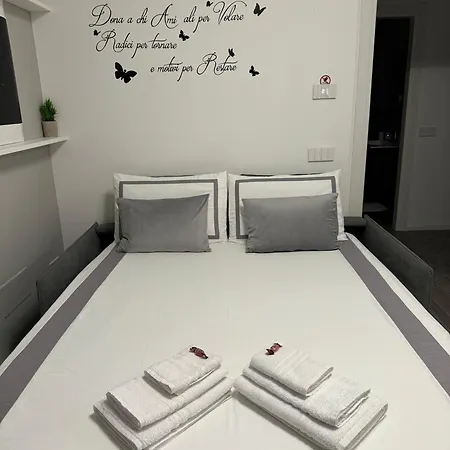 Lakeside Bliss With Free Parking Комо