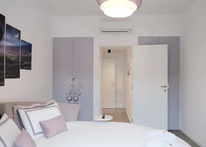 Lakeside Bliss With Free Parking