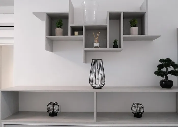 Lakeside Bliss With Free Parking Apartamento