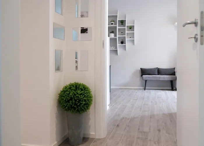 Lakeside Bliss With Free Parking Apartamento