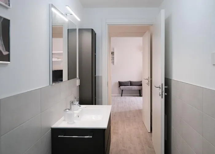 Apartamento Lakeside Bliss With Free Parking Como