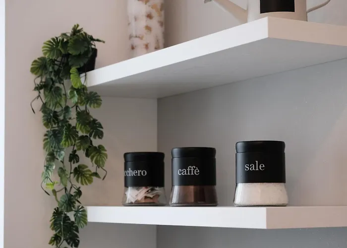 Lakeside Bliss With Free Parking *