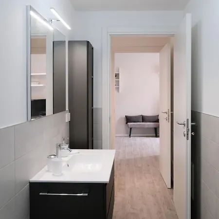 Lejlighed Lakeside Bliss With Free Parking Como