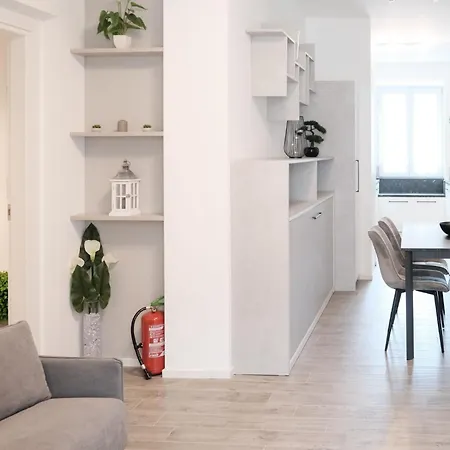 Lakeside Bliss With Free Parking Apartment *