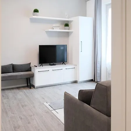 Lakeside Bliss With Free Parking Apartment *