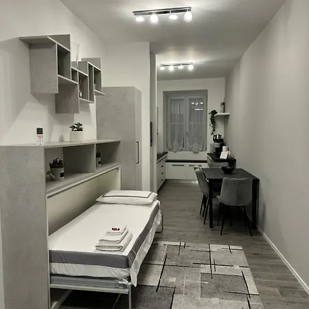 Apartment Lakeside Bliss With Free Parking